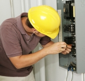Mise aux normes de l'installation électrique BRON